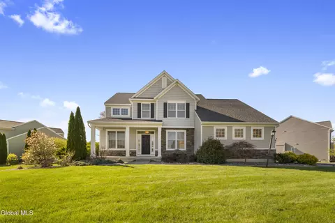 43 Chester Dr, Halfmoon, NY 12188