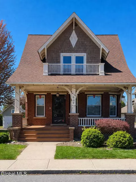 909 Woodland Ave, Schenectady, NY 12309