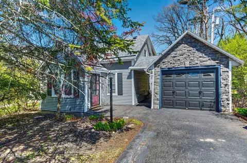 1817 Nott St, Schenectady, NY 12309