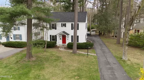 1575 Dean St, Niskayuna, NY 12309