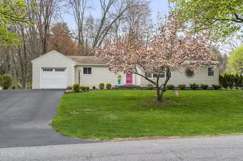 16 Morningside Dr, Schenectady, NY 12303