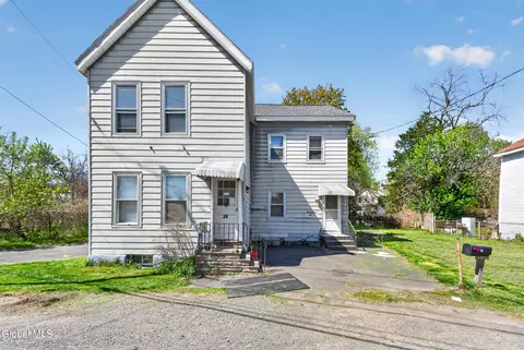 28 Mohawk Ave, Waterford, NY 12188