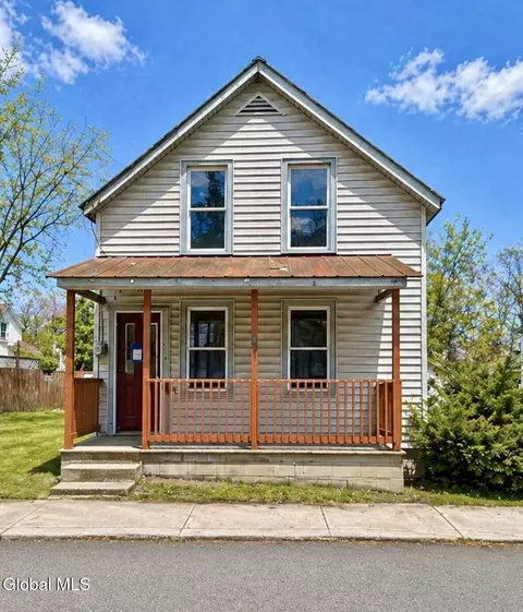 5 Elizabeth St, Port Henry, NY 12974