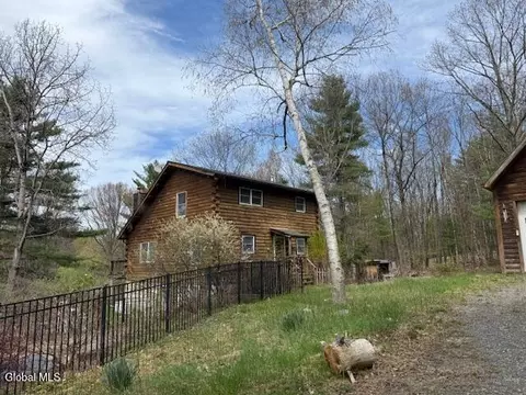 516 Mashodack Rd, Nassau, NY 12123