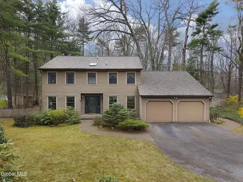 51 Robinwood Dr, Clifton Park, NY 12065