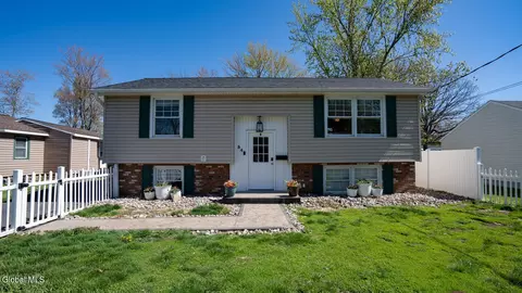 54 New York Ave, Rensselaer, NY 12144