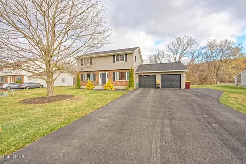 36-38 Riverview Dr, Rotterdam Junction, NY 12150