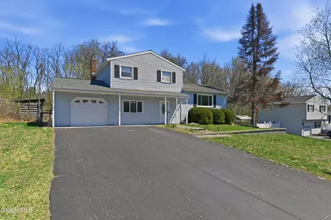 9 Kingsley Ave, Gansevoort, NY 12831