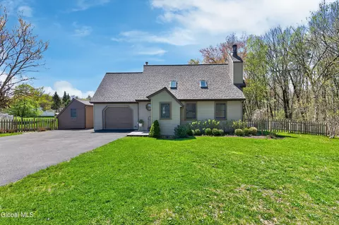 205 Schoolhouse Rd, Albany, NY 12203