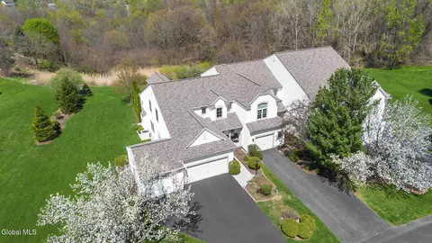19 Empire Cir, Rensselaer, NY 12144