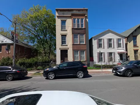 415 3rd St, Troy, NY 12180