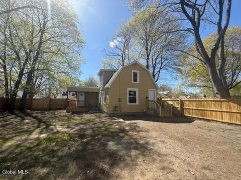 16 Ogden St, Glens Falls, NY 12801