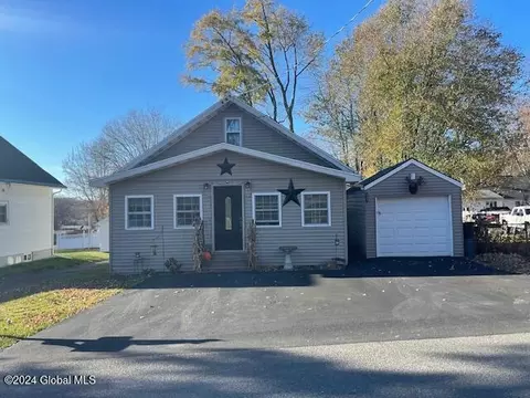 21 Dodge St, Wynantskill, NY 12198
