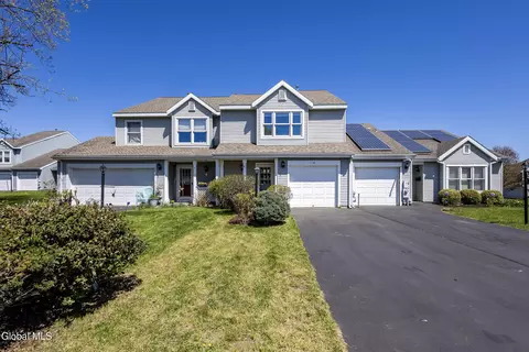 4 Justine Ct, Rensselaer, NY 12144