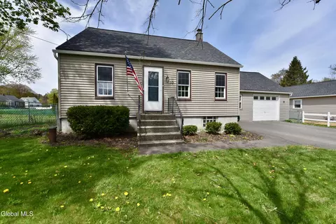 10 Koon St, Wynantskill, NY 12198