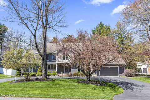 950 Gloucester Pl, Niskayuna, NY 12309