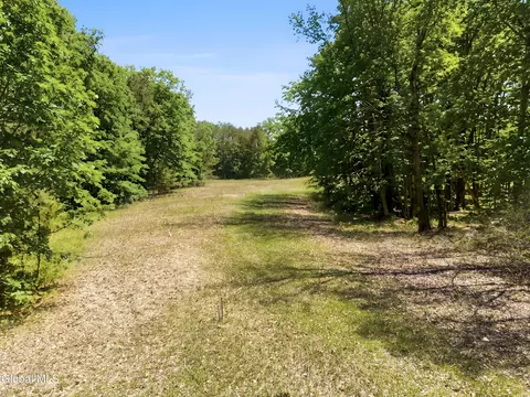 25 Mcdermott Rd, Mechanicville, NY 12118
