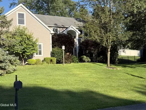 11 Long Shadow Dr, Latham, NY 12110