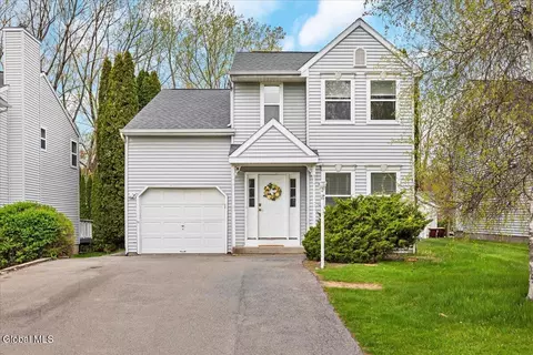 19 Tupelo Dr, Clifton Park, NY 12065