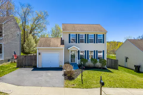 6 Cobblestone Ln, Troy, NY 12180