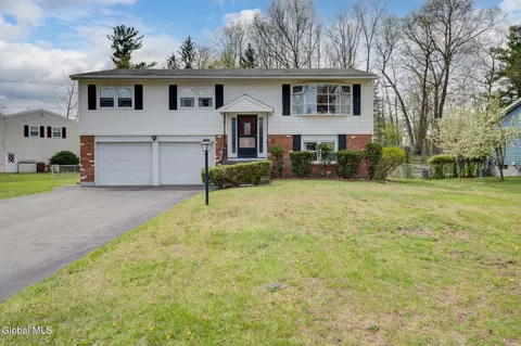 5 Fairmont Dr, Albany, NY 12205