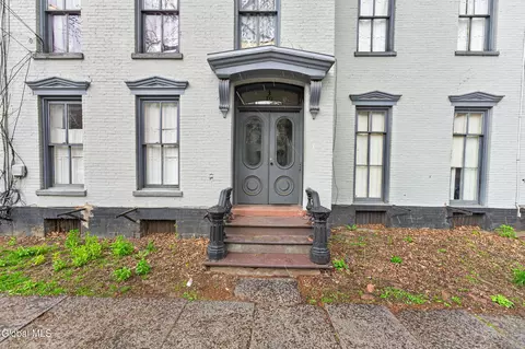 Exterior - 7 Union St, Schenectady, NY 12305 photo 3 of 8