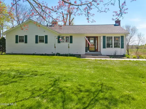 377 Pangburn Rd, Schenectady, NY 12306