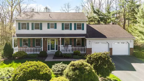 4 Ridge Ln, Ballston Lake, NY 12019