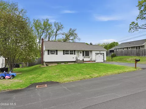 21 Twilight Ter, Loudonville, NY 12211