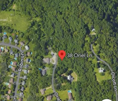 38 Oriel Ln, Rensselaer, NY 12144
