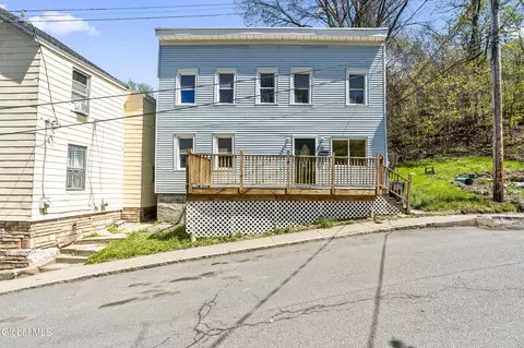 51 Elm St, Troy, NY 12180