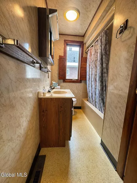 Bath - 233 Sixteenth St, Schenectady, NY 12306 photo 1 of 3