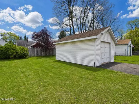 Exterior - 233 Sixteenth St, Schenectady, NY 12306 photo 3 of 5