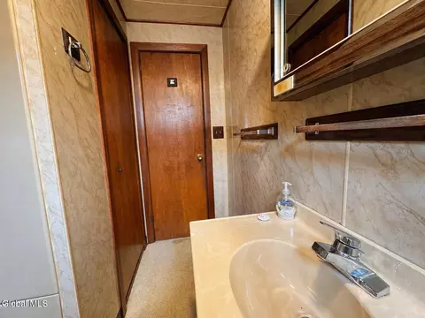 Bath - 233 Sixteenth St, Schenectady, NY 12306 photo 3 of 3