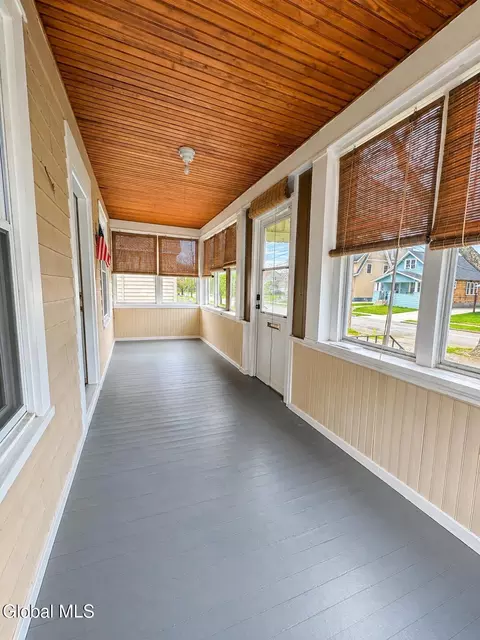 Exterior - 233 Sixteenth St, Schenectady, NY 12306 photo 5 of 5
