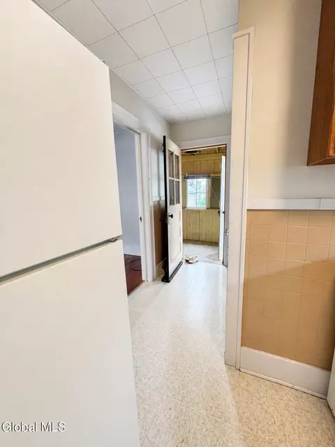 Entry Way - 233 Sixteenth St, Schenectady, NY 12306 photo 2 of 3