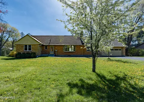 1258 Hawthorn Rd, Niskayuna, NY 12309