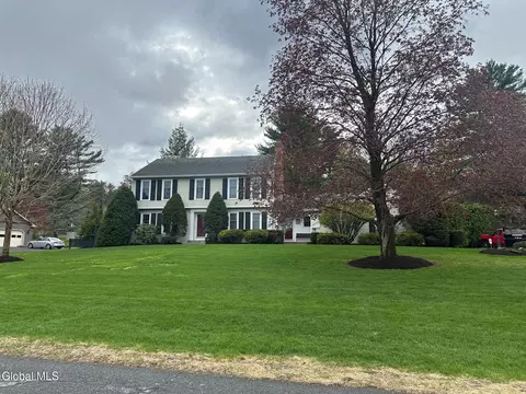3 Saint Andrews Dr, Queensbury, NY 12804