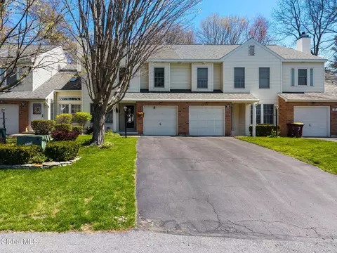 3 Tupelo Dr # D, Halfmoon, NY 12065