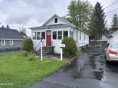 12 Connecticut Ave, Rensselaer, NY 12144