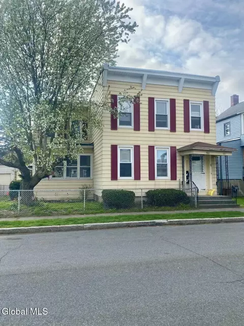8 First St, Waterford, NY 12188