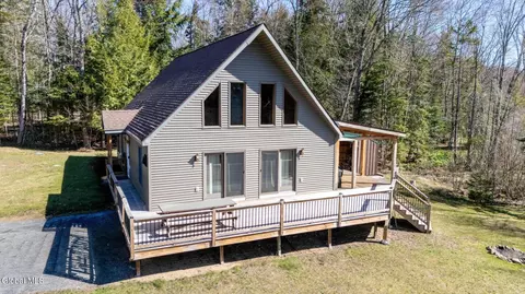106 Howards Ln, Lake Pleasant, NY 12108
