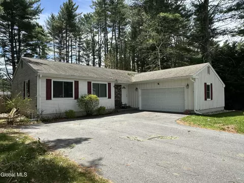 16 John St, Queensbury, NY 12804