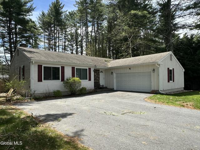 16 John St, Queensbury, NY 12804