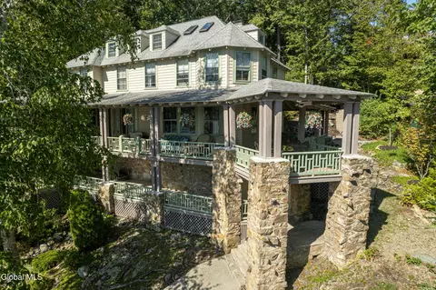 43 Paxton Rd, Lake George, NY 12845