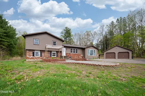 15 Werner Rd, Clifton Park, NY 12065
