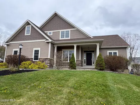 29 Denhelder Dr, Ballston Lake, NY 12019