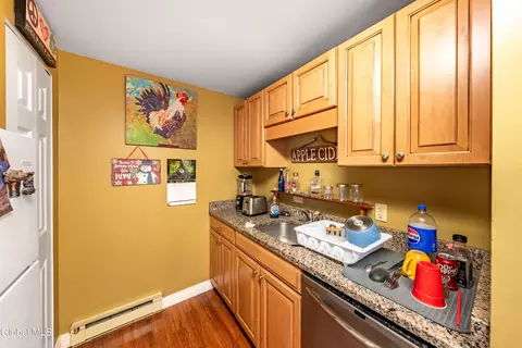 Kitchen - 23 Pepperbush Pl, Ballston Spa, NY 12020 photo 2 of 2
