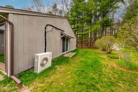 Exterior - 23 Pepperbush Pl, Ballston Spa, NY 12020 photo 4 of 7
