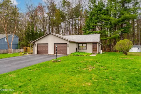 Exterior - 23 Pepperbush Pl, Ballston Spa, NY 12020 photo 2 of 7